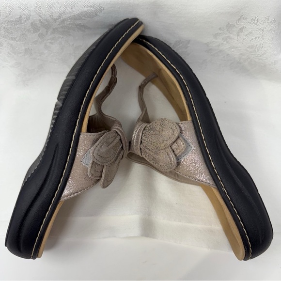 Clarks Collection Laurieann Rae Sandals Women’s Size 8M Taupe Metallic Comfort - Picture 4 of 15